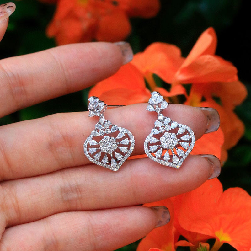 Aazuo 18K Katı Beyaz Altın Ger - Diamond Stud Earrings incelemesi ve fiyatı